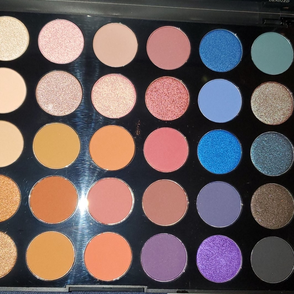 MORPHE 35V STUNNING VIBES EYESHADOW PALETTE - Picture 3 of 6